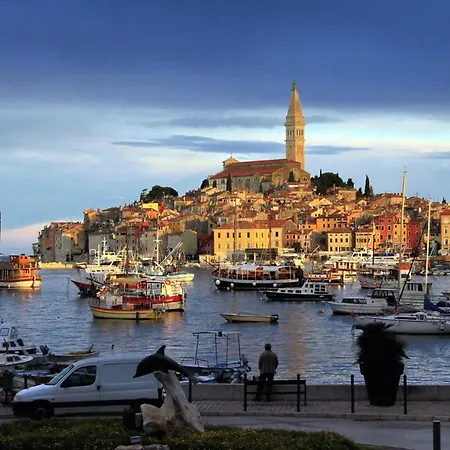 Guest house And With Parking Space - 7170 Rovinj